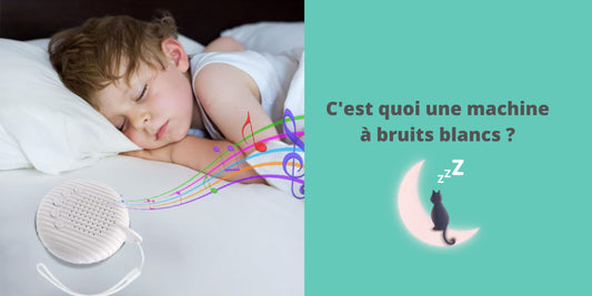 un enfant qui dort avec une machine a bruits blancs