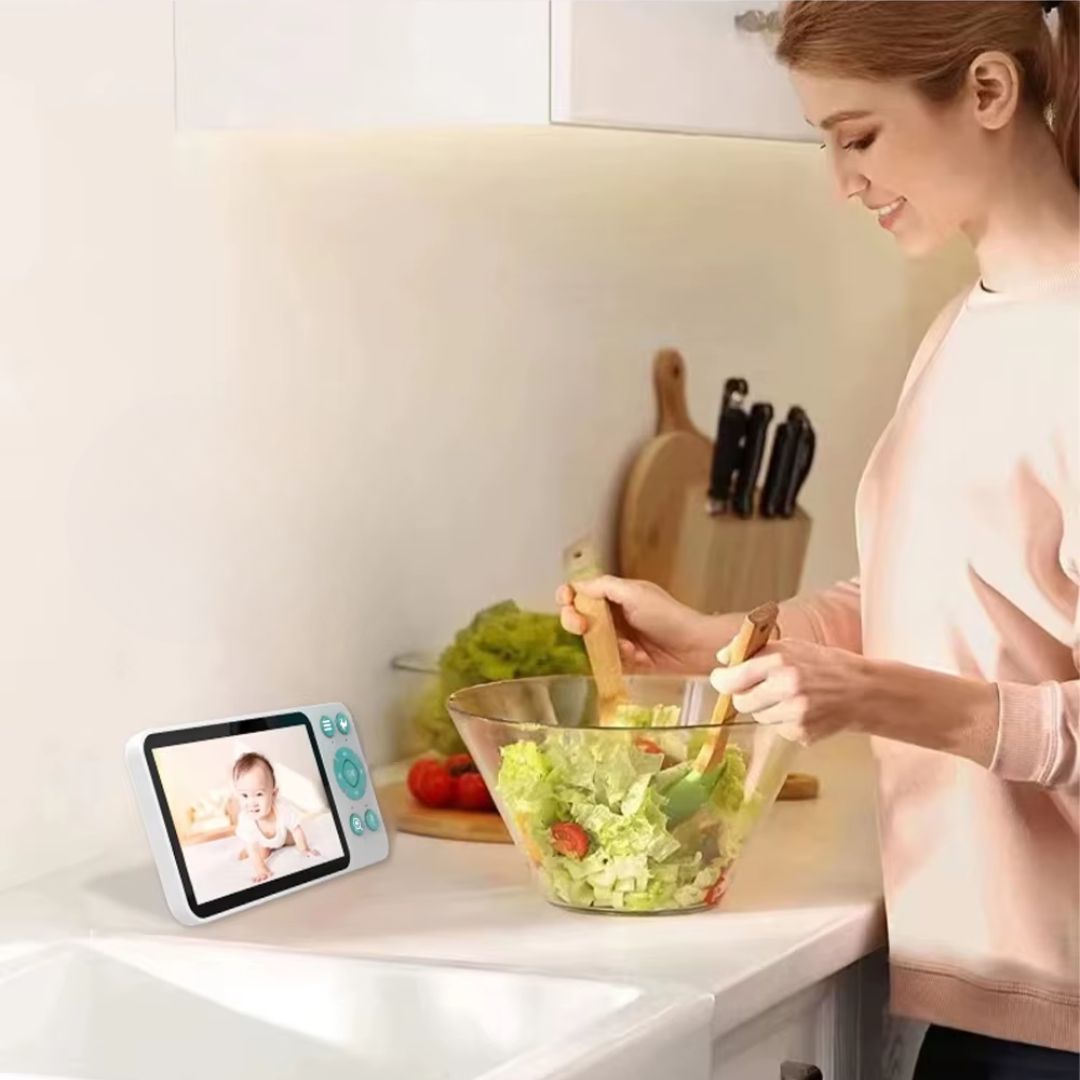babyphone camera maman cuisine surveille enfant
