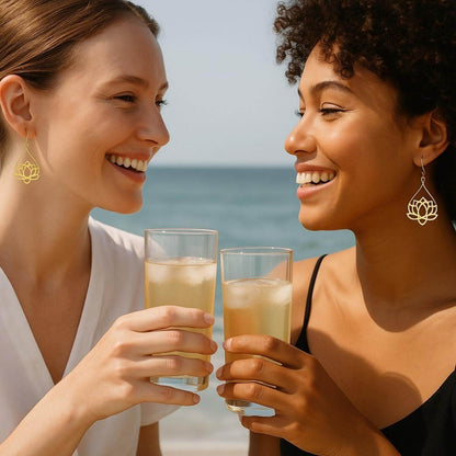 cadeau maman deux femmes heureuses boucles oreilles lotus