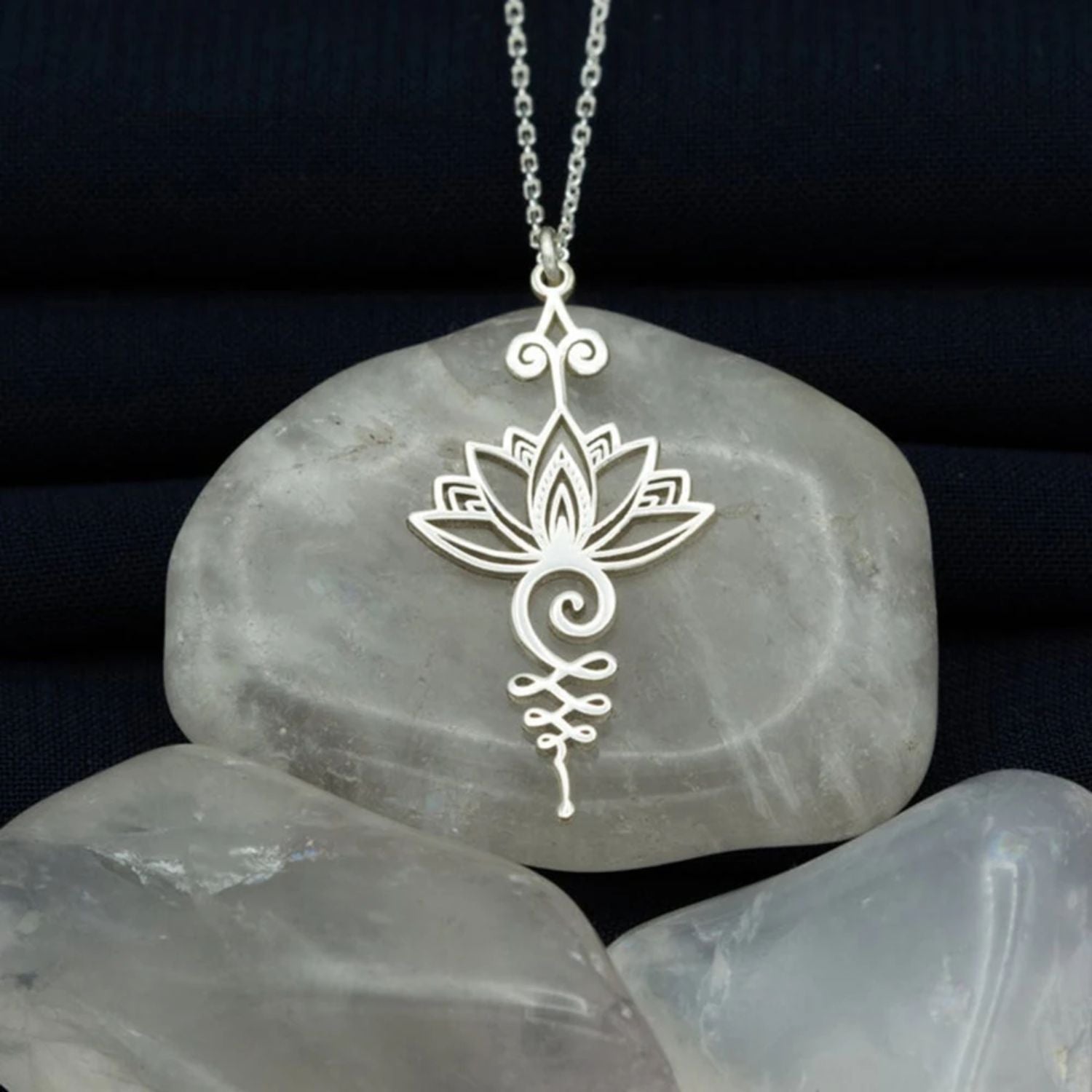 cadeau maman naissance collier nyphea