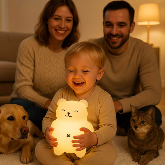 famille heureuse veilleuse enfant ours ronflette